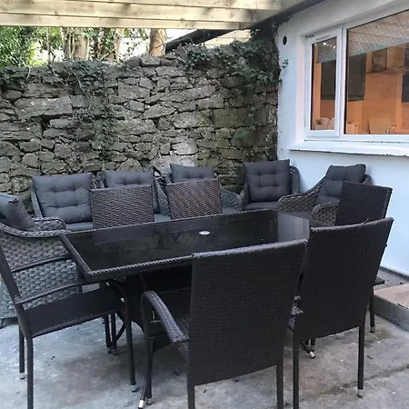 6 Eyre Square Lane * Galway