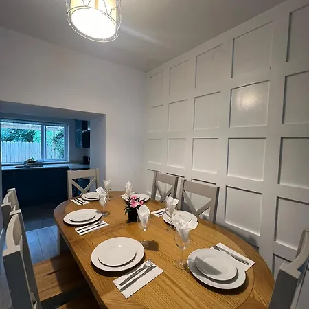 6 Eyre Square Lane Apartman *