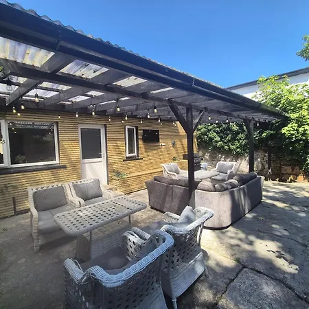 6 Eyre Square Lane * Galway