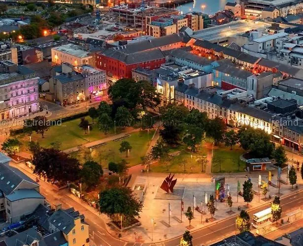 Апартаменты 6 Eyre Square Lane